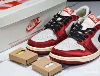 Hyperoad Room Retro Jordan 1 Trophy OG Low Home 0608